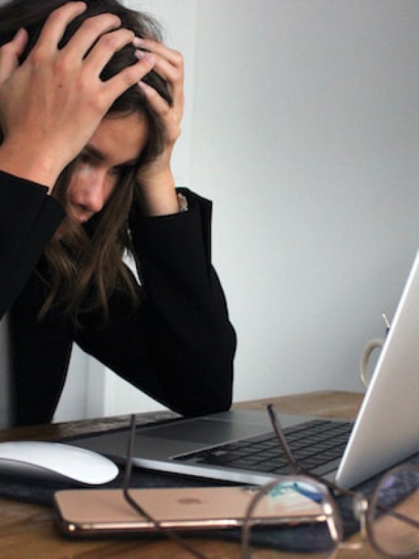 Leer hoe je jouw emoties onder controle kunt houden in stressvolle situaties