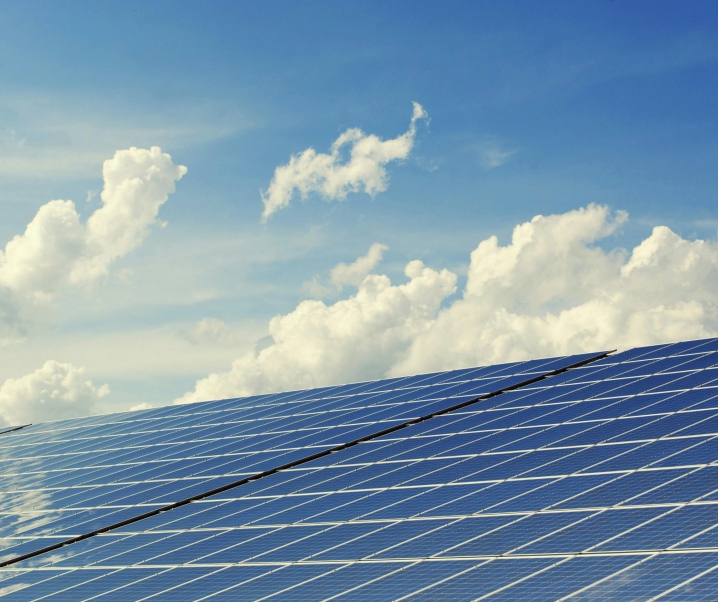Zonnepanelen leggen: DIY of professionaliteit?